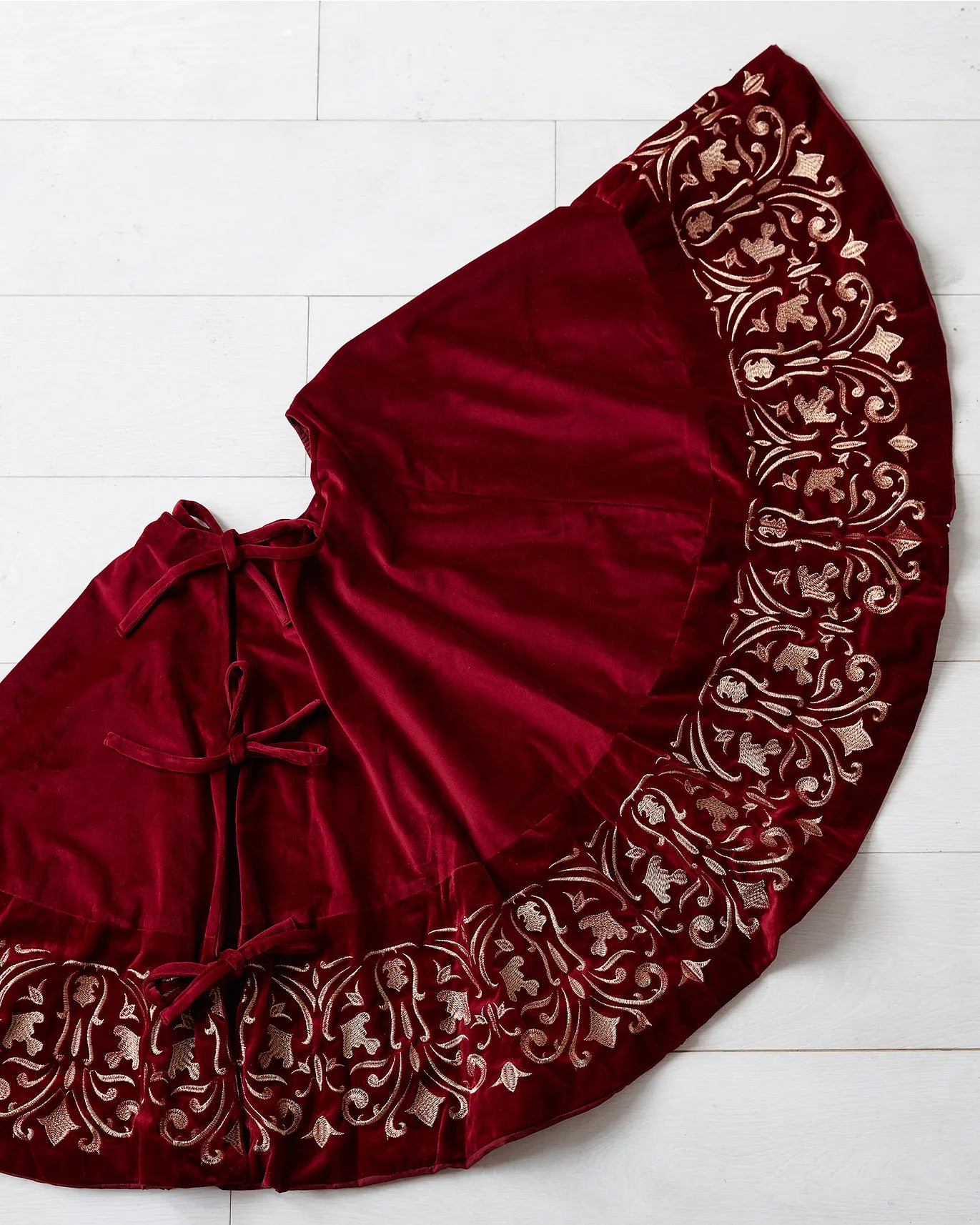 Velvet Holiday Tree Skirt – Luxe Embroidered Design